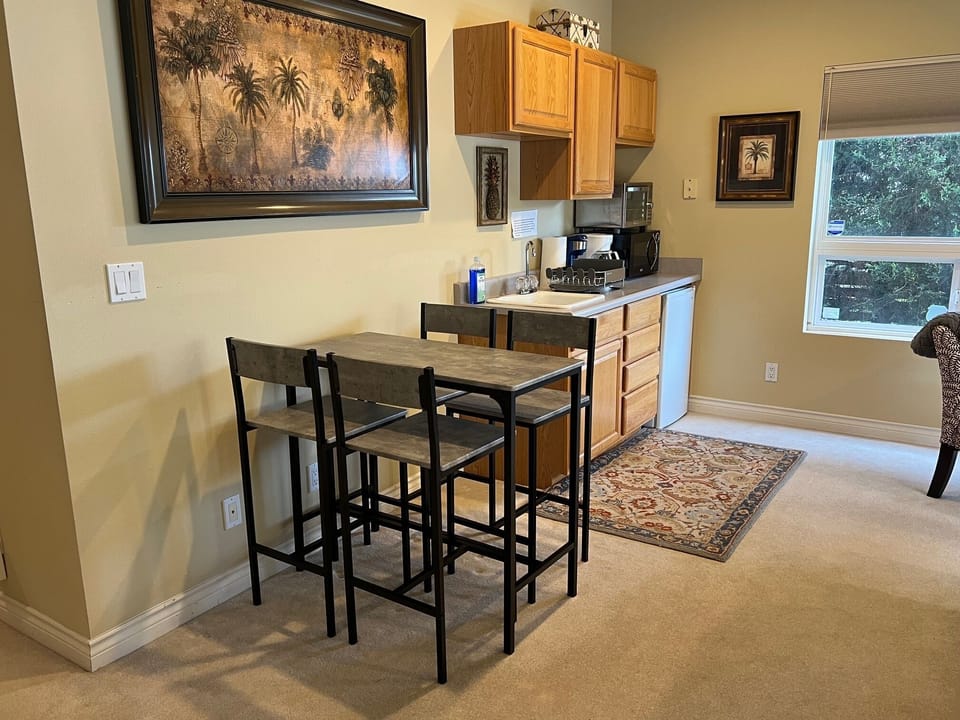 Kitchenette with small dining room table