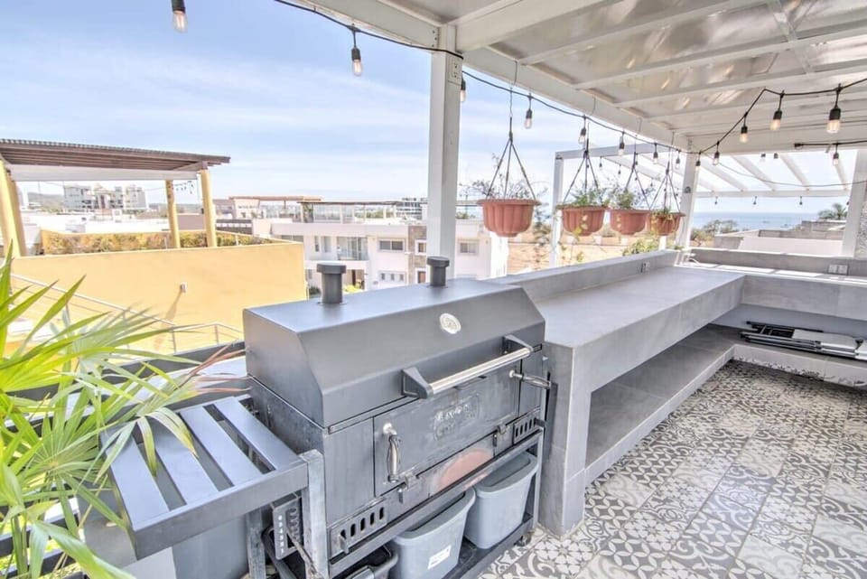 Rooftop pool & BBQ area