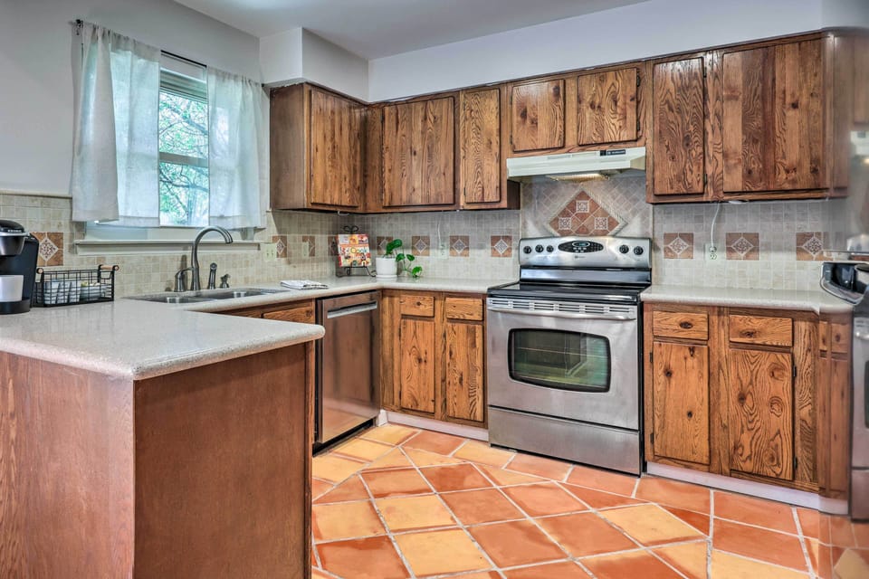 Kitchen | Keurig Coffee Maker | Toaster | Dishwasher