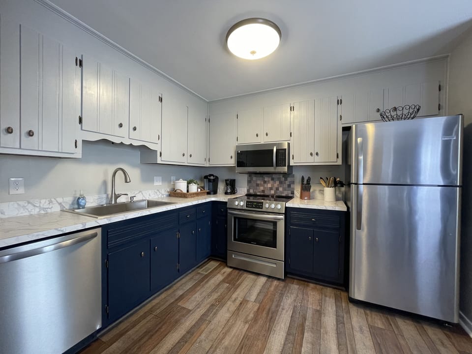 Full feature eat in kitchen. Dishwasher, microwave, stove. 