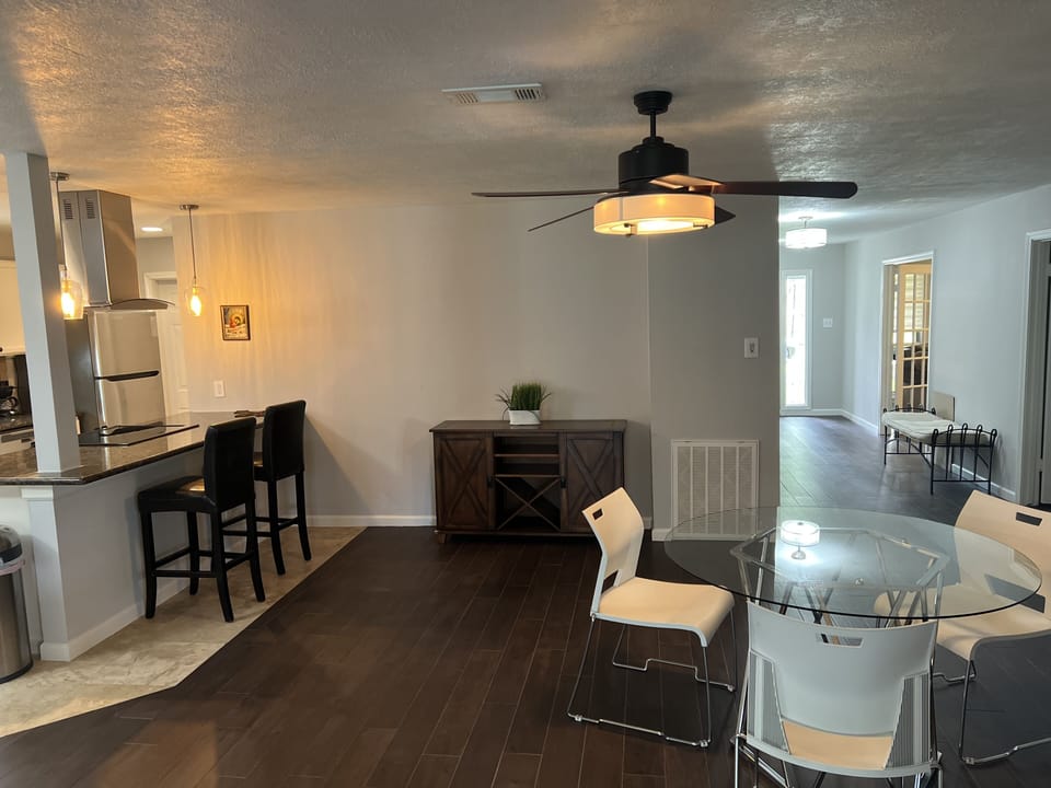 Kitchen sitting area.