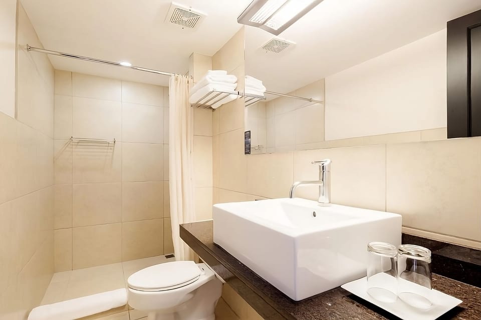 Bathroom with a shower/ tub. The essential kit and towels are provided!