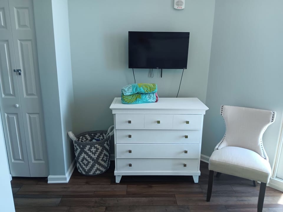 Master seating and storage