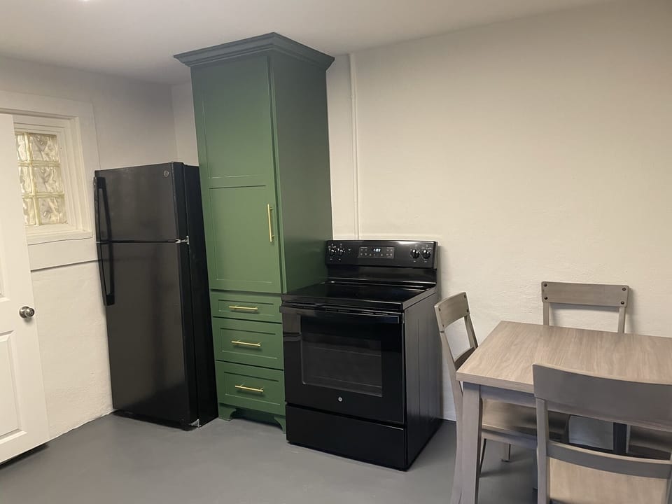 Full kitchen