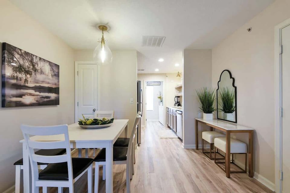 A place to cook and eat, enjoy a meal with your family and friends or just some takeout pizza if you prefer. This space is well designed to enjoy.