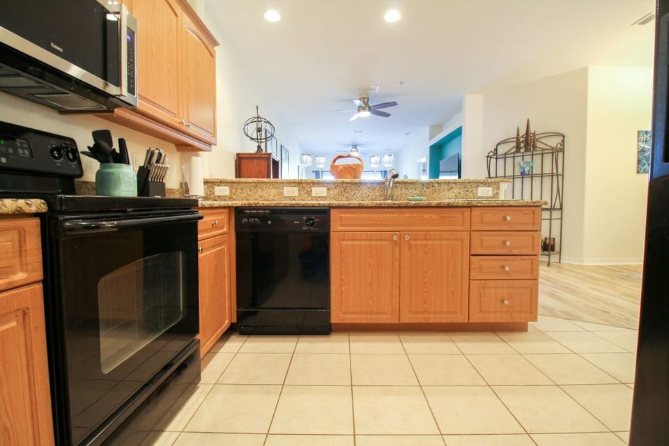 kitchen fully equipped with dishwasher/stove/microwave/full size refrigerator
