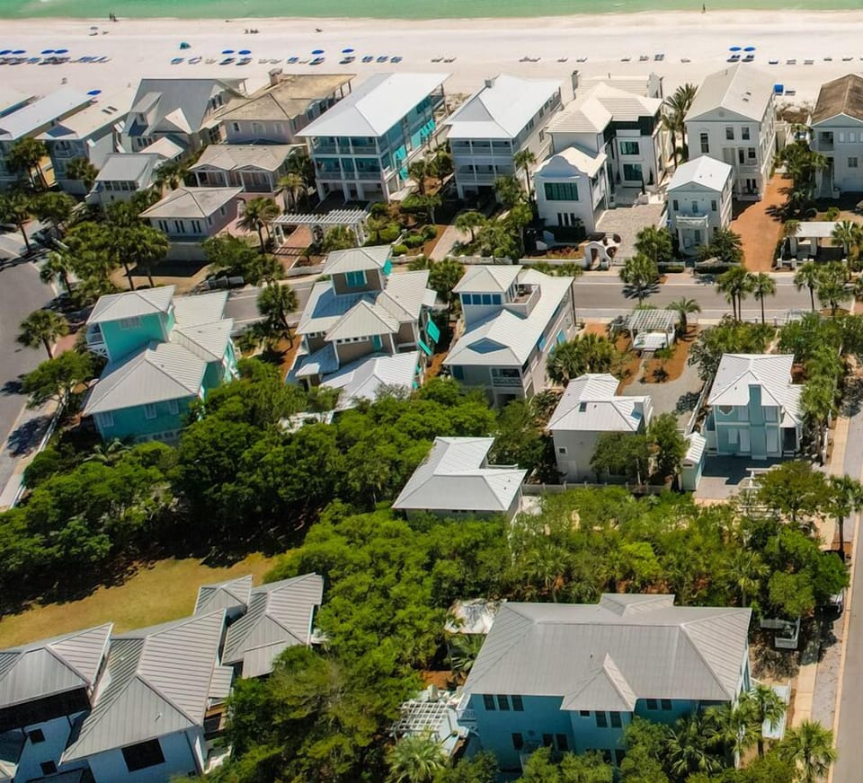 Stella by the Sea | Less than 5 Minutes to the Beach Walkover