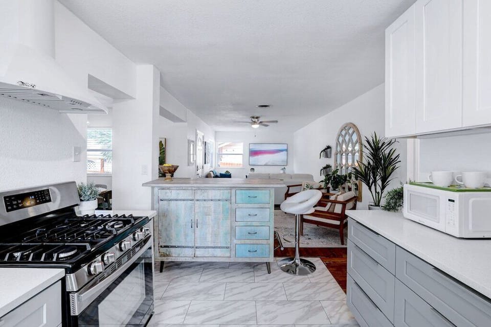 Updated kitchen blending modern functionality with classic appeal for a stylish cooking experience. 