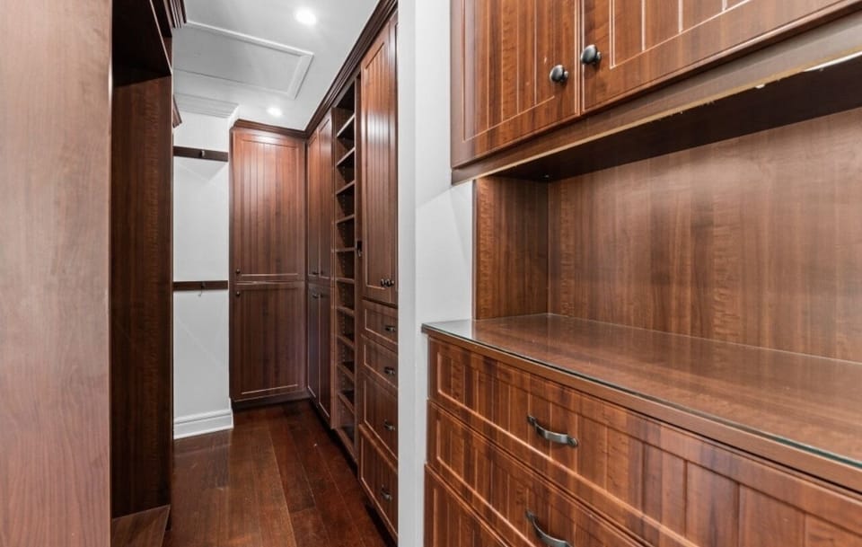 Master closet 