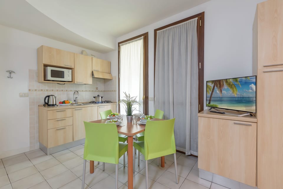Kitchen and dining area