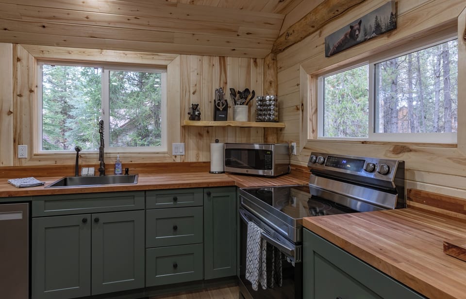 The kitchen has the basic necessities needed for your stay.