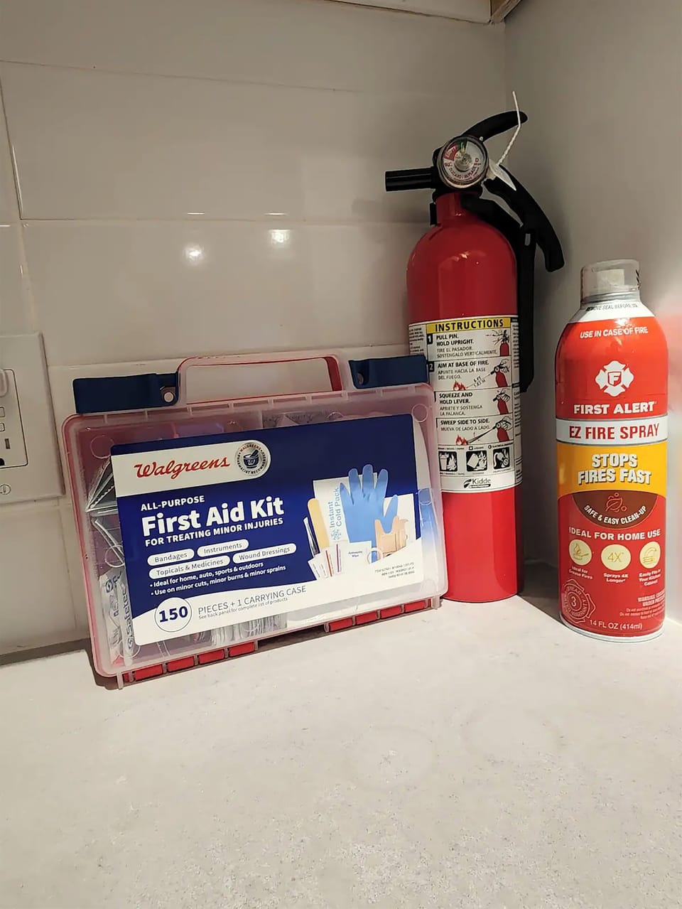 Cleaning products & fire extinguisher 