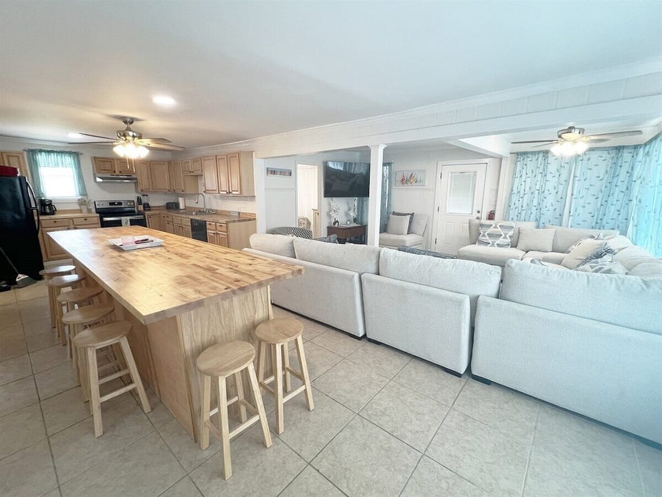 Mid Floor Living Dining