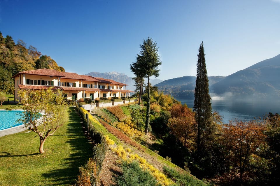 The residence is located in a tranquil,  position and a short walk to the lake.