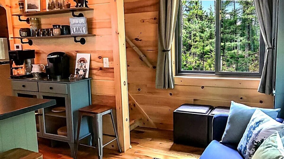 Living/Kitchen Area