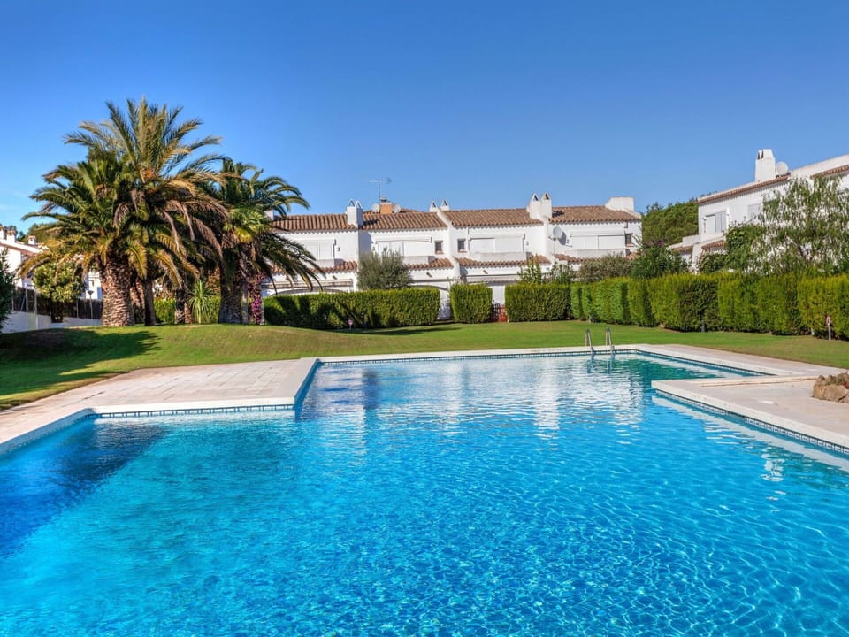 Swimming Pool, Resort, Estate, Landscaping, Garden, Shade, Lawn, Mansion, Villa, Hacienda
