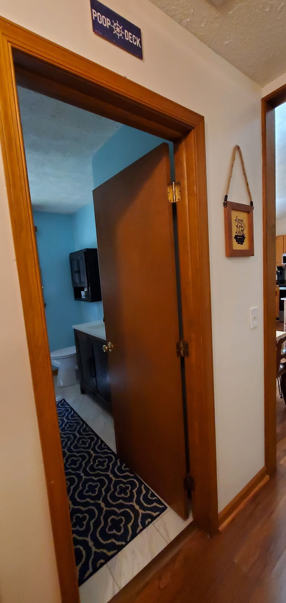 Hallway bathroom (not connected to a bedroom)