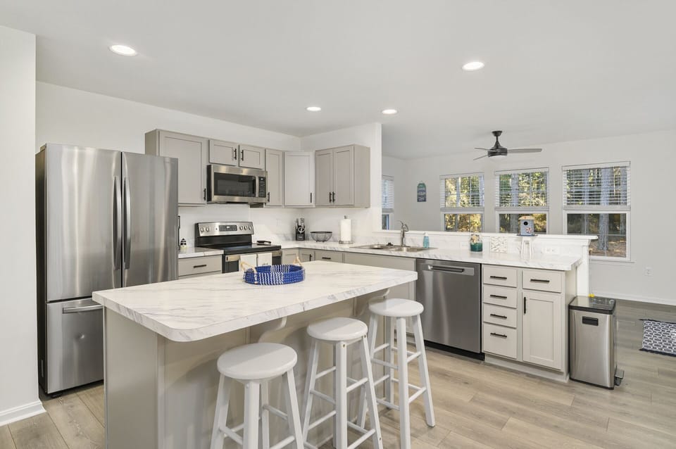 Stainless Appliances and so well-stocked.