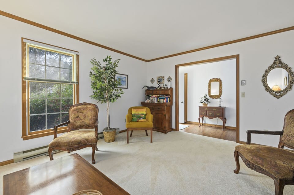 Island Sage is quaint, cozy, and so comfy - like staying with Family.....