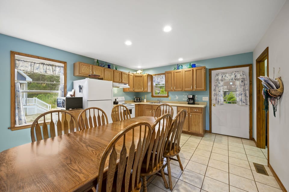 Huge Eat-in Kitchen has plenty of room for all.