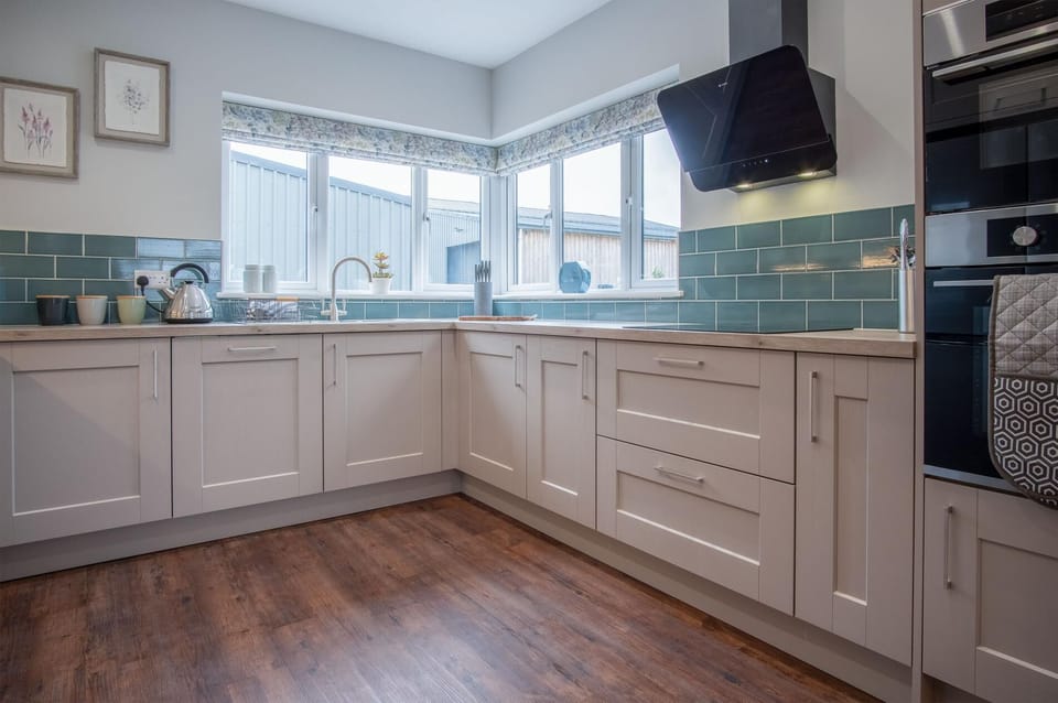 Kiln Park Farmhouse - 4 Bedroom Cottage - Narberth (14039)