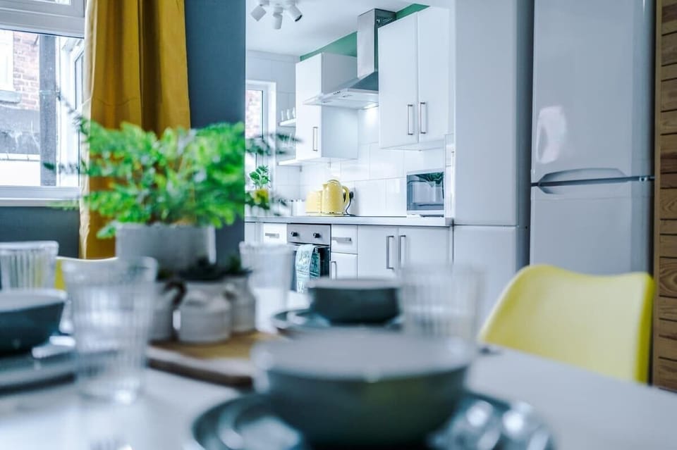 The spacious dining room has space to seat up to 6 people comfortably and is the perfect space to sit down with family and friends for an evening meal or catch up on emails if you are working remotely.