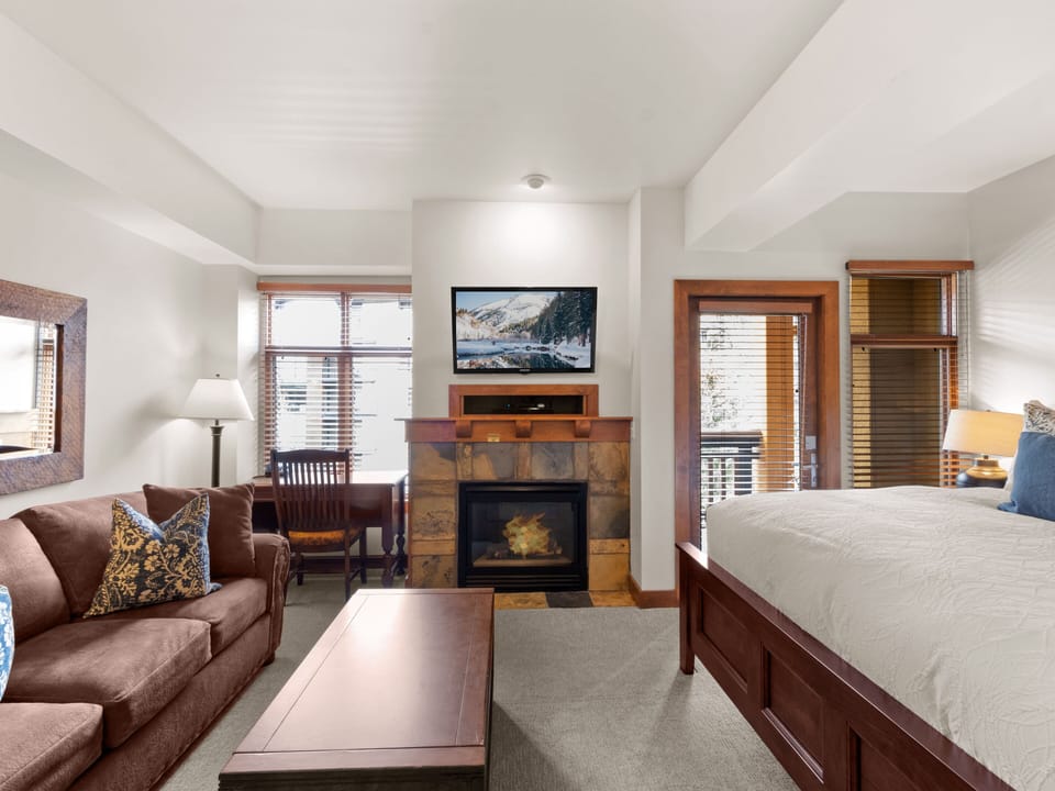 Main Living Space / Sofa Bed / King Bed