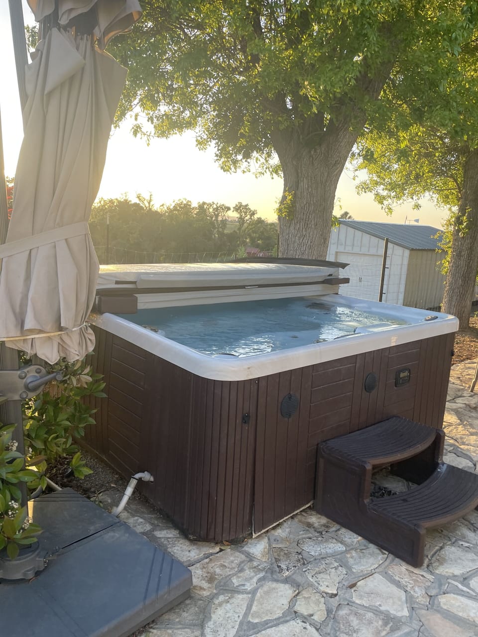 Outdoor spa tub