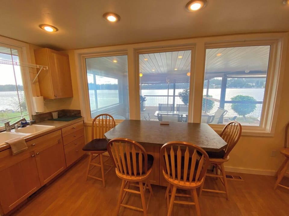 E1118266 10f6 4a39 924f e8970c4e9674