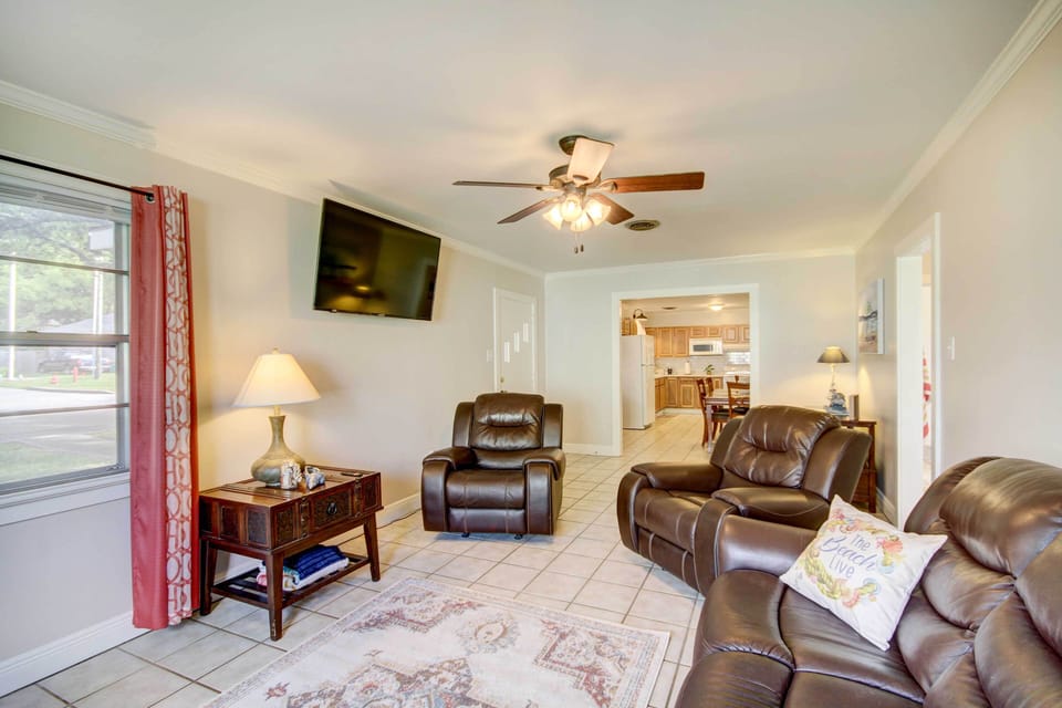 Living Room | Smart TV | Central Heating & Air Conditioning | Ceiling Fans