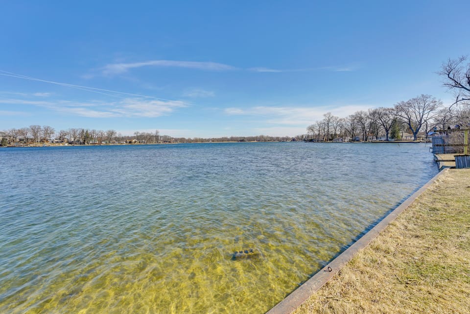 Lake Access | Kayaks & Life Vests