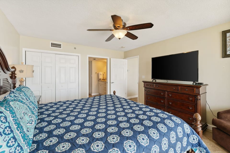Gulf View Primary Bedroom with King Size Bed