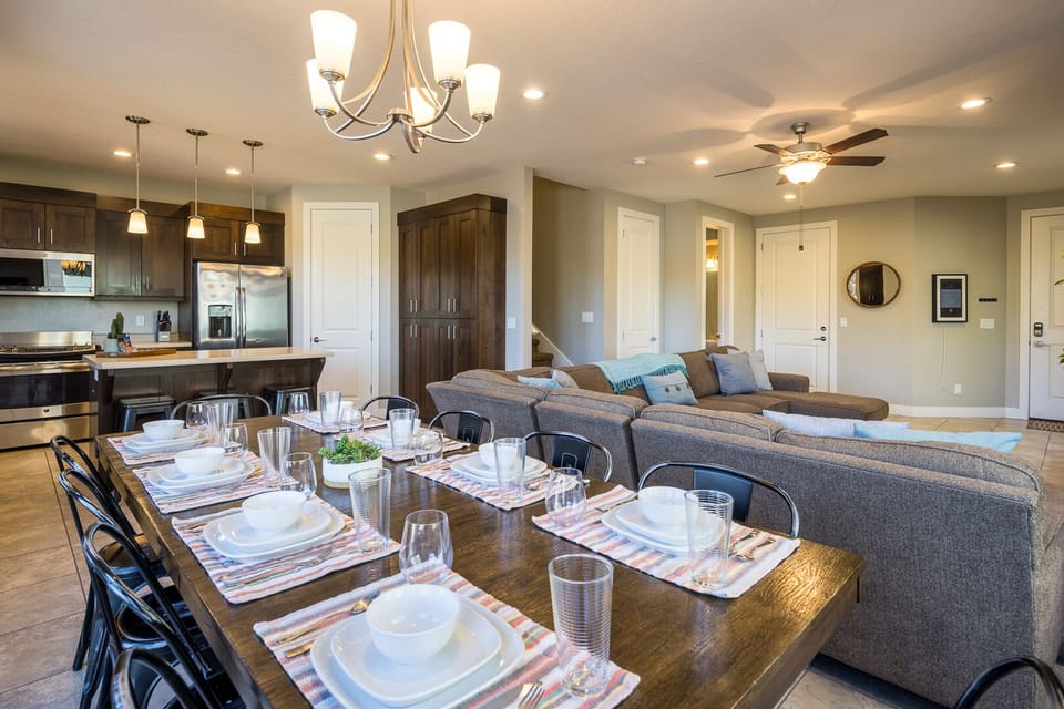 Dining Area with Seating for 10