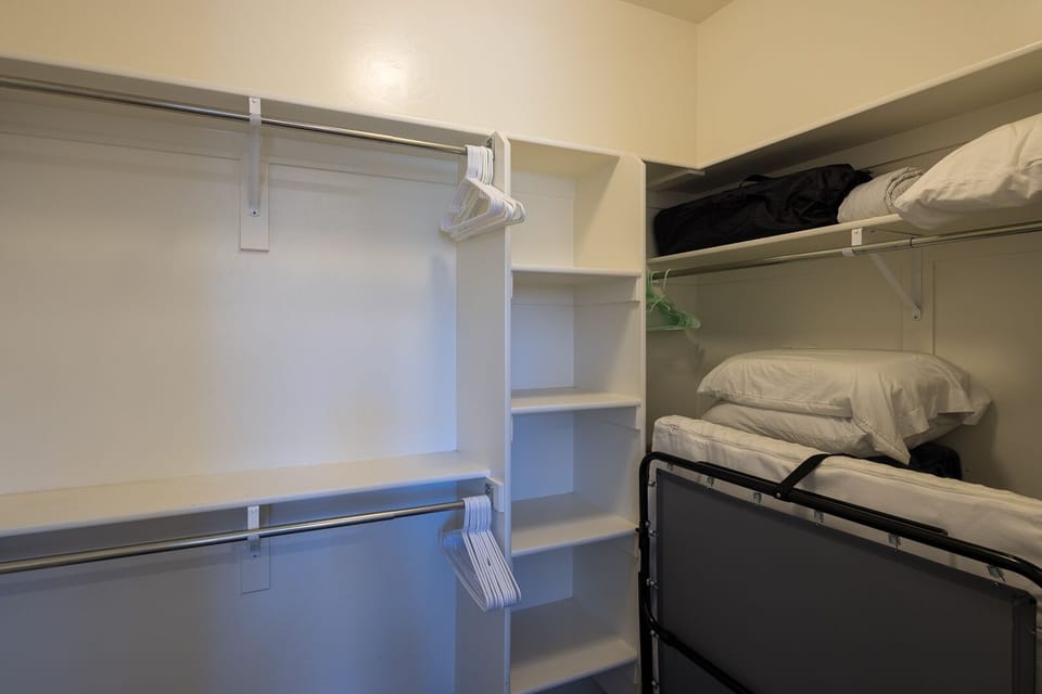 Master Bathroom Suite, Jetted Tub, Double Vanity, Shower, and Walk-in Closet