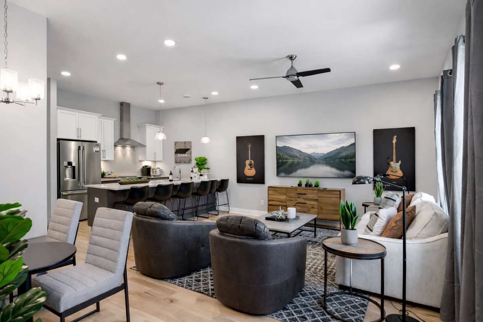 Effortless flow between the kitchen and living area.