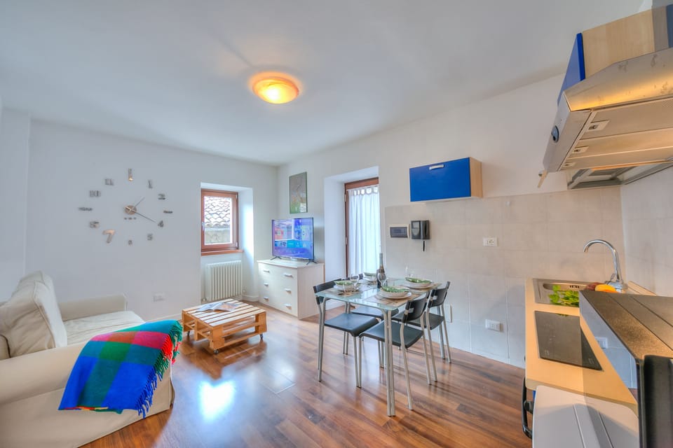 The kitchen with the dining table