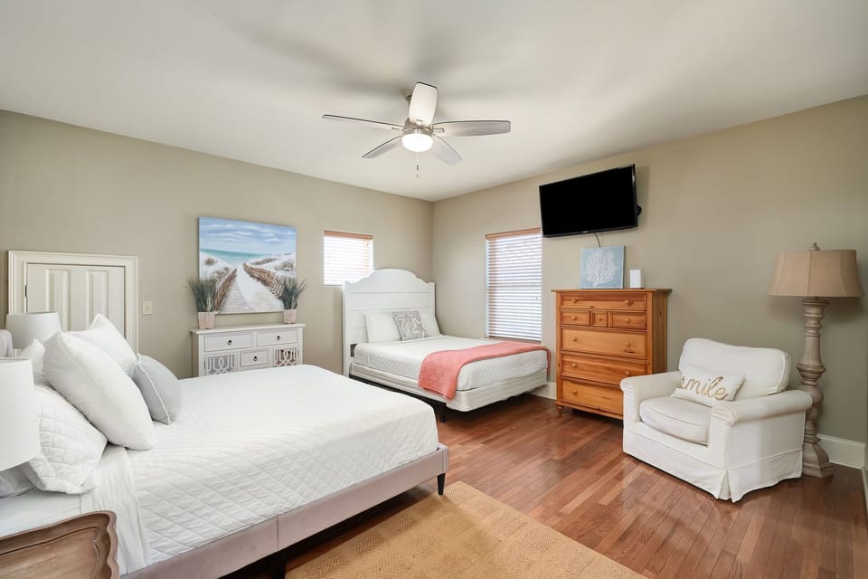 Shared Guest King & Queen Bedroom