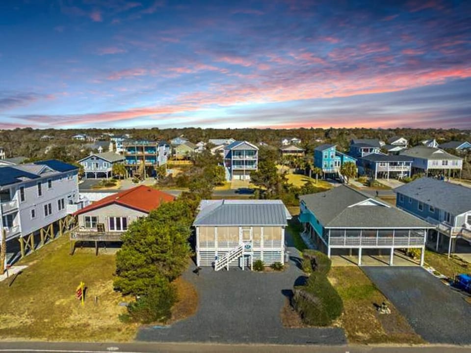 Front of House
3.2023 Sky View