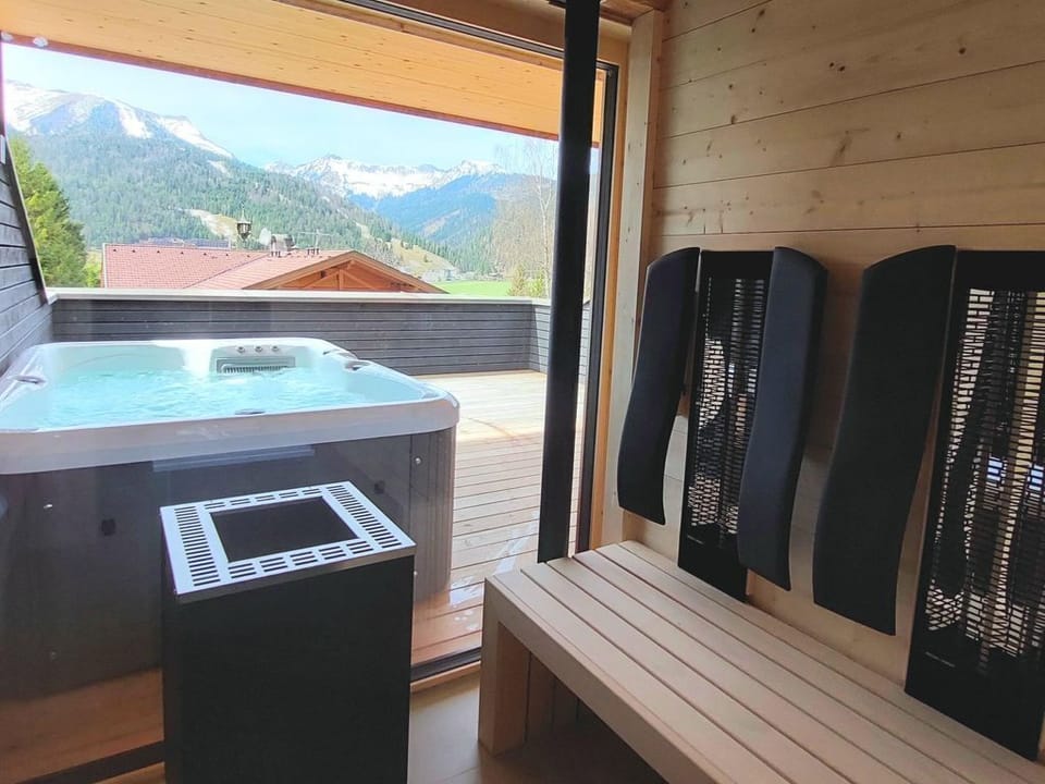 Indoor spa tub