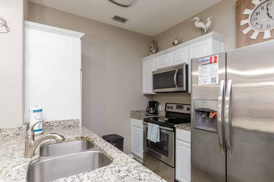 Coffee maker, toaster, and other essentials provided