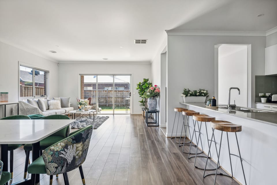 Dining & kitchen (2)