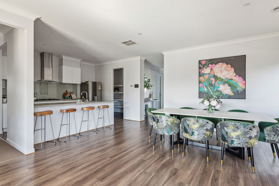 Dining & kitchen (1)