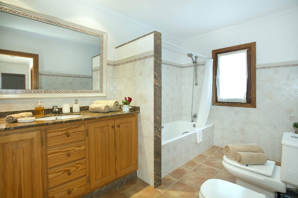 Villa Busqueroles image