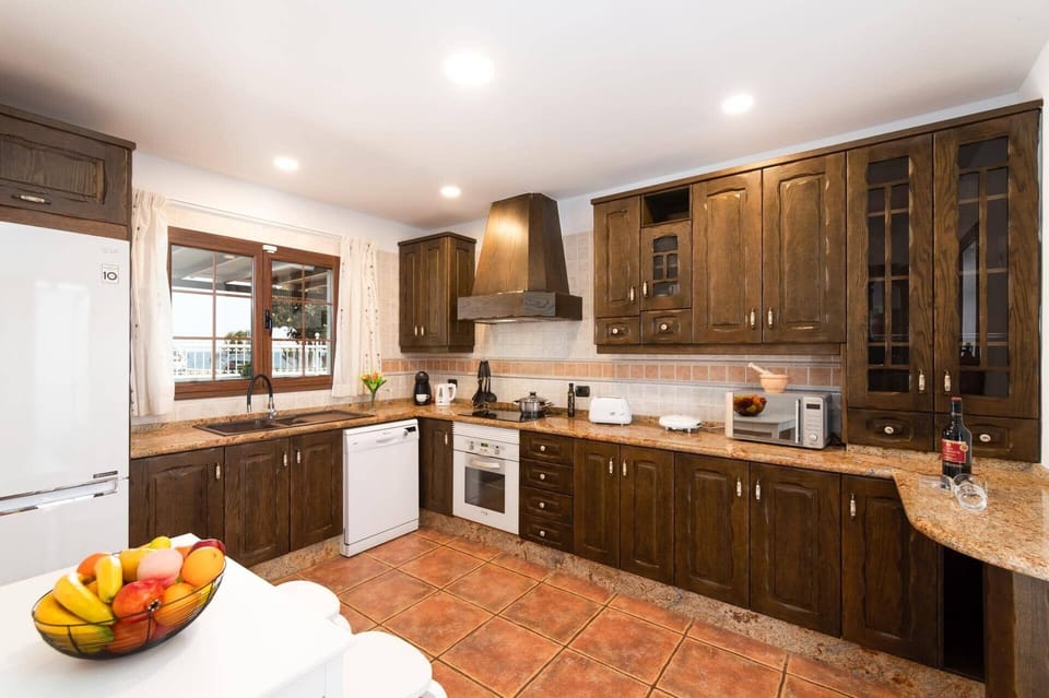 Villa Breezes image