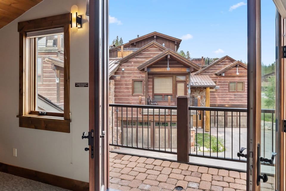 Master Suite 1 Balcony