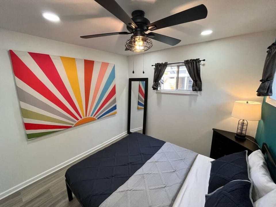 Master Bedroom (Queen)