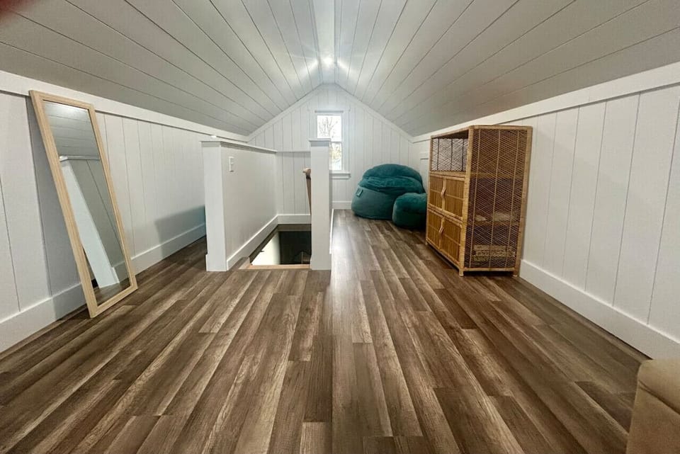 Newly Renovated Loft Area