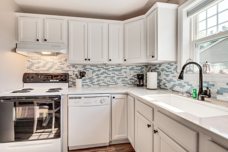 Kitchen | Cooking Basics | Paper Towels/Trash Bags Provided