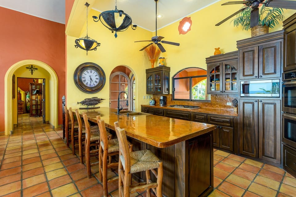 Kitchen and breakfast bar