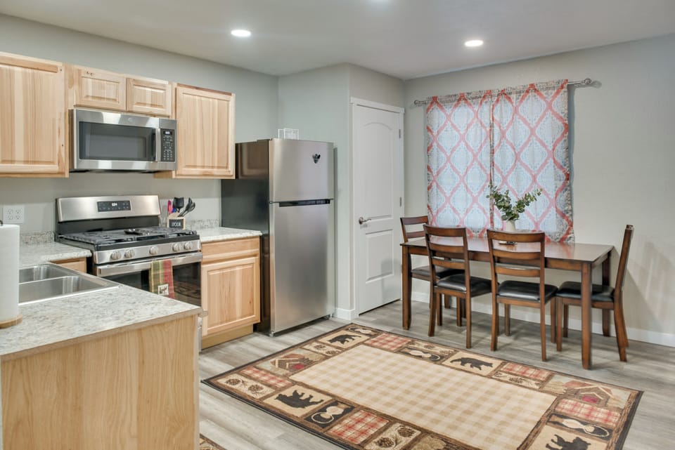 Eat-In Kitchen